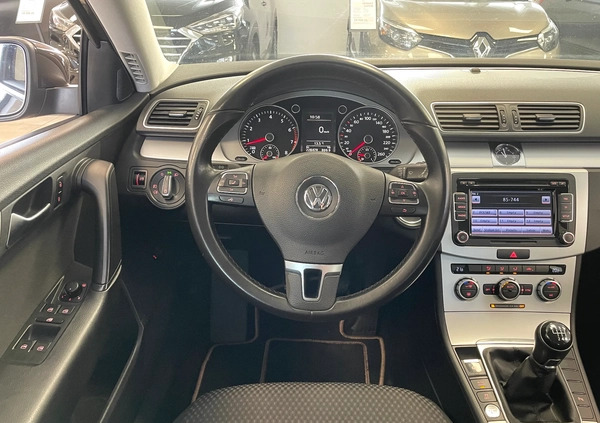 Volkswagen Passat cena 36500 przebieg: 228500, rok produkcji 2014 z Suwałki małe 301